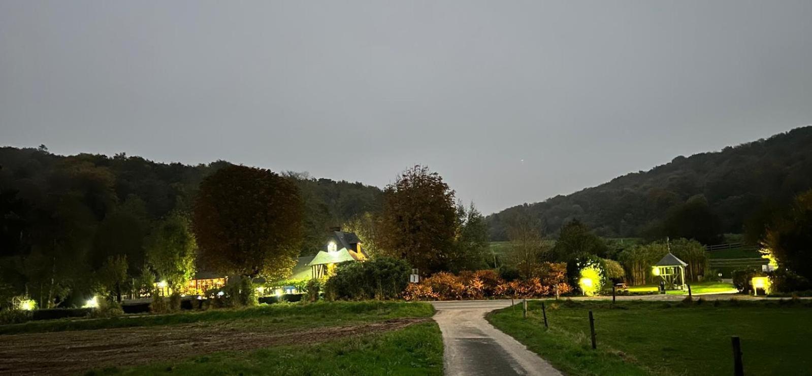 Auberge Du Val Au Cesne Saint-Clair-sur-les-Monts Eksteriør billede